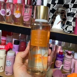 ♥️NWT Victoria's Secret Petal High Fragrance Mist with Gold Cap